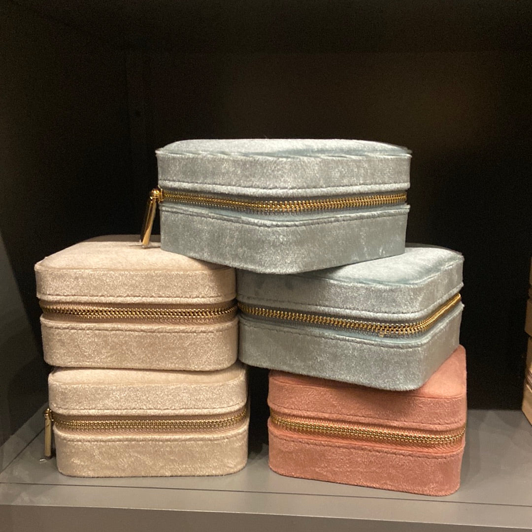 Lover's Tempo Velvet Jewelry Box