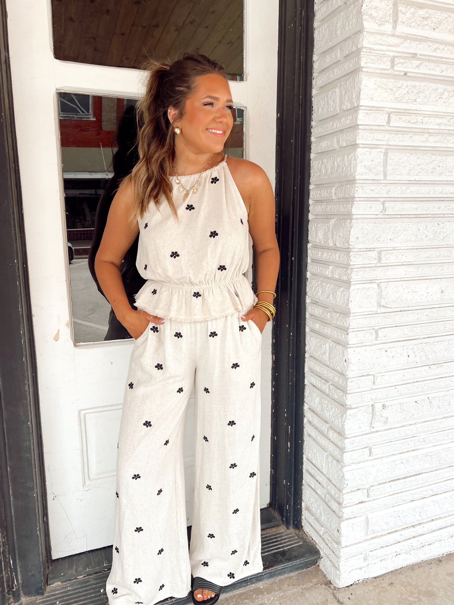 Oatmeal Linen Daisy Top