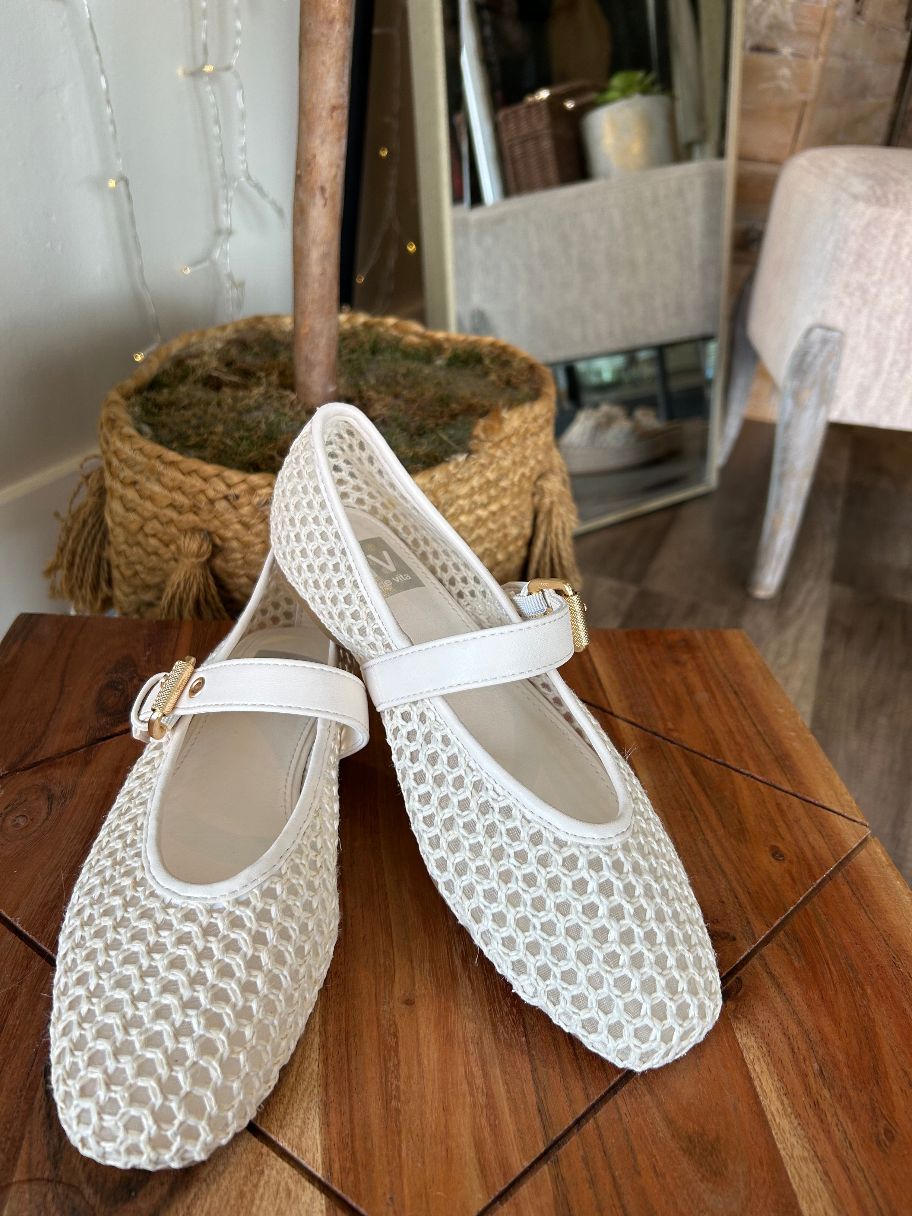 blume.skh25さん11-23-4 Amazon.com | Skechers Women's SUMMER COVE - BEACH BLOOM, Flower