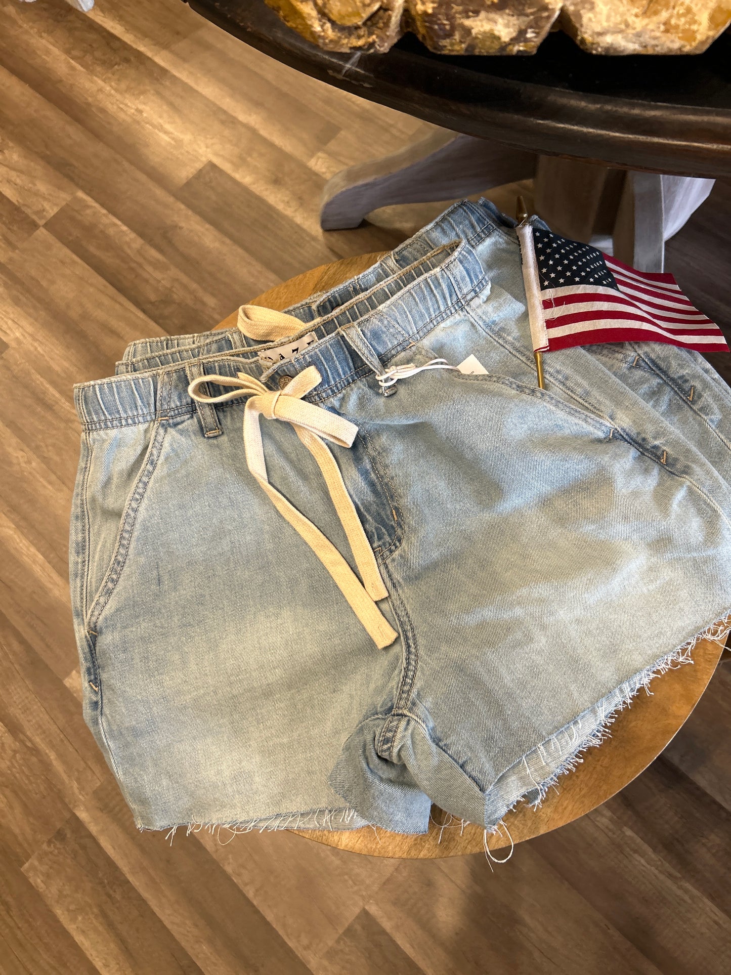 Daze Poolside Shorts Charmed